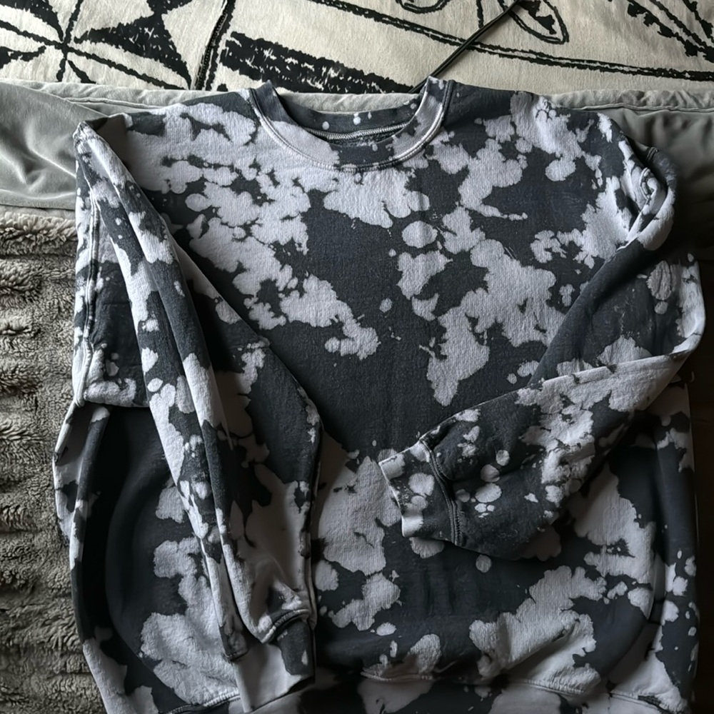 PacSun black and white spotted crew neck